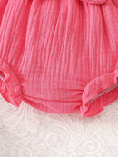 Conjunto de top com suspensórios e laço para bebê.